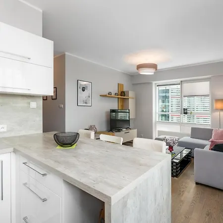 Towarowa By Renters Apartment *