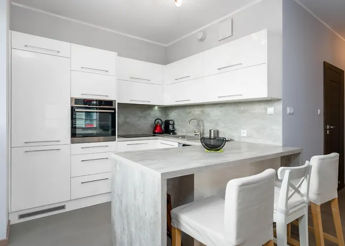 Towarowa By Renters Apartment