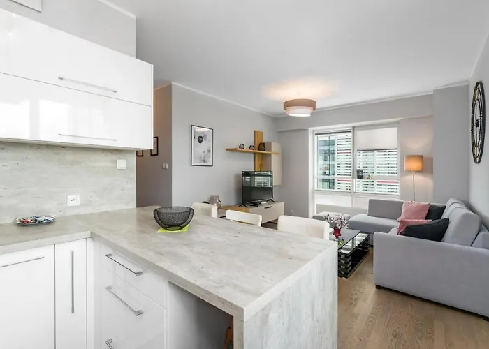 Towarowa By Renters Apartment *