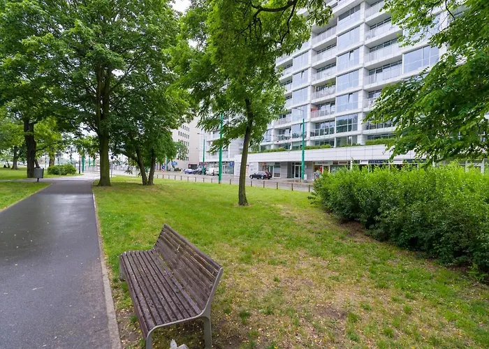 Towarowa By Renters Apartment